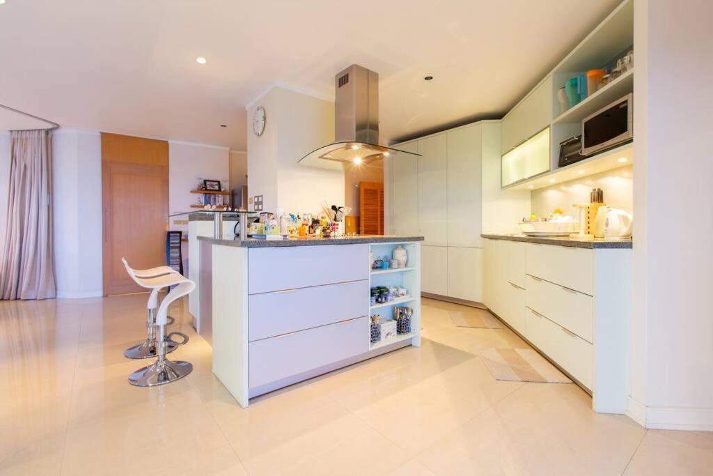 120 Sqm Beachfront Apartemen Hua Hin