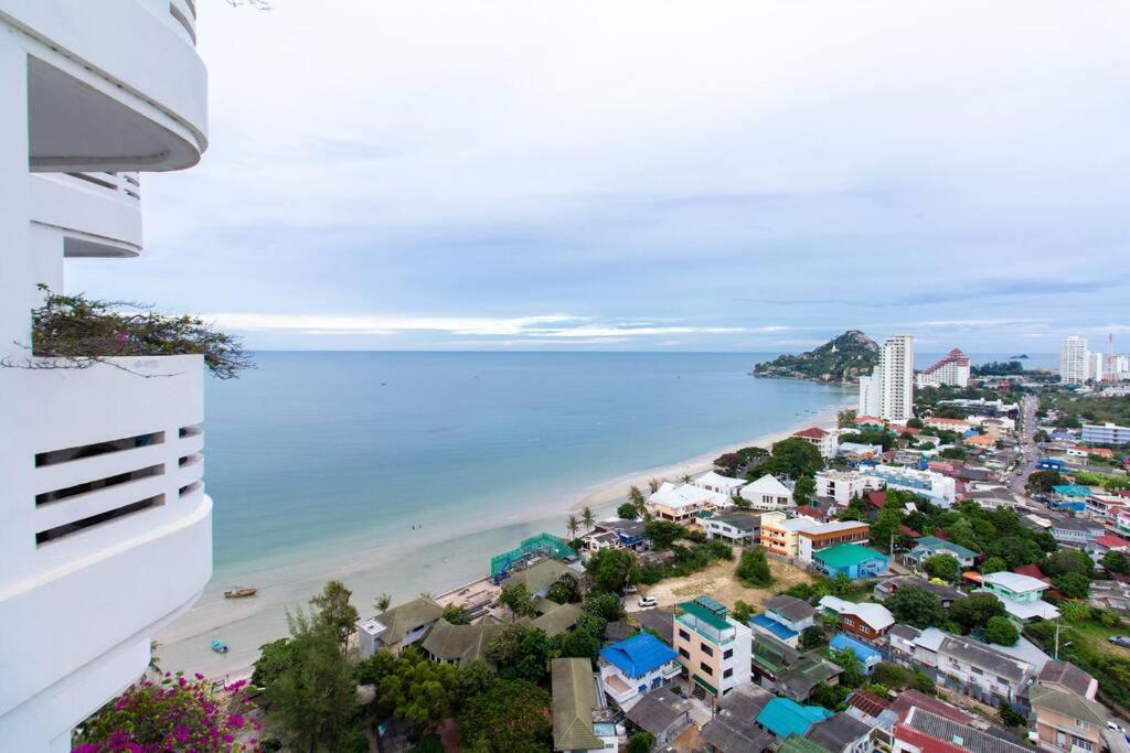 120 Sqm Beachfront Apartemen *